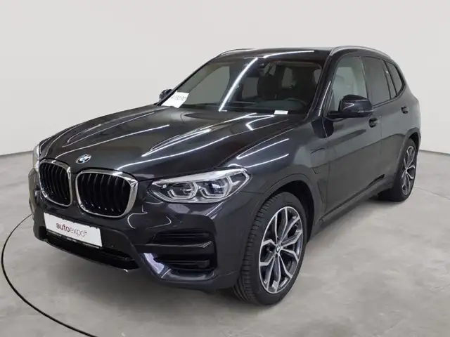 BMW X3 view 2