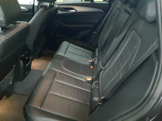 BMW X3 view 14