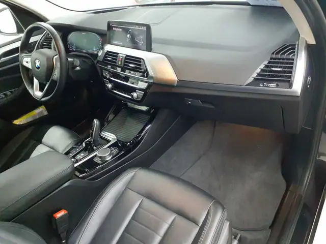 BMW X3 view 9