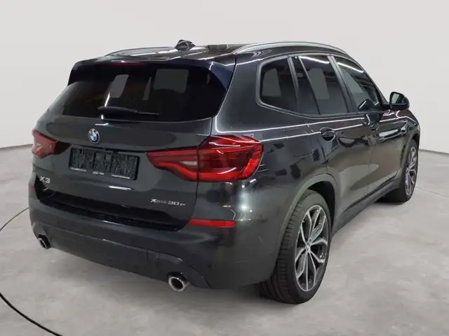 BMW X3 view 4
