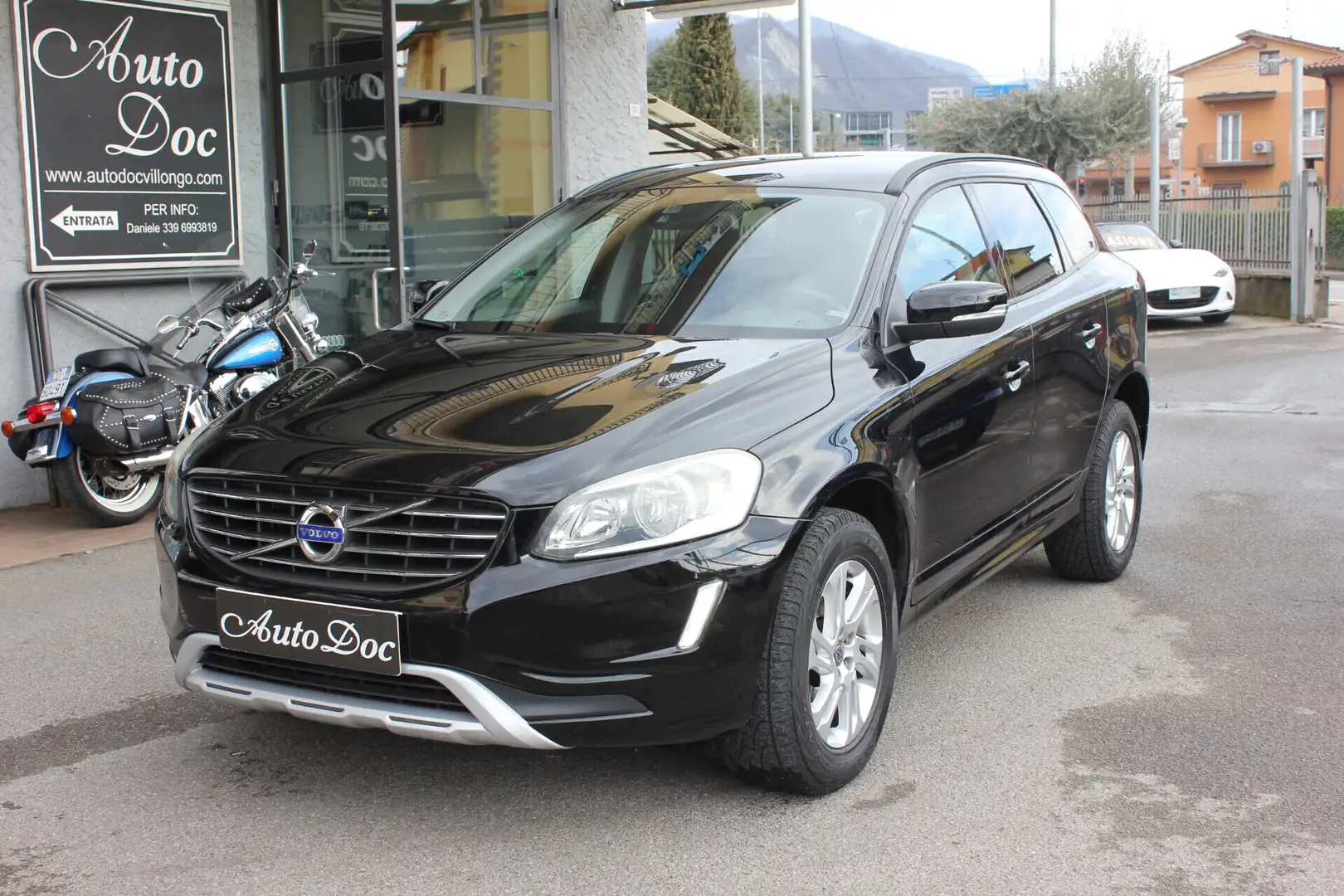 Volvo XC60 XC60 D3 GEARTRONIC MOMENTUM UNICO PROPIETARIO Schwarz - 1
