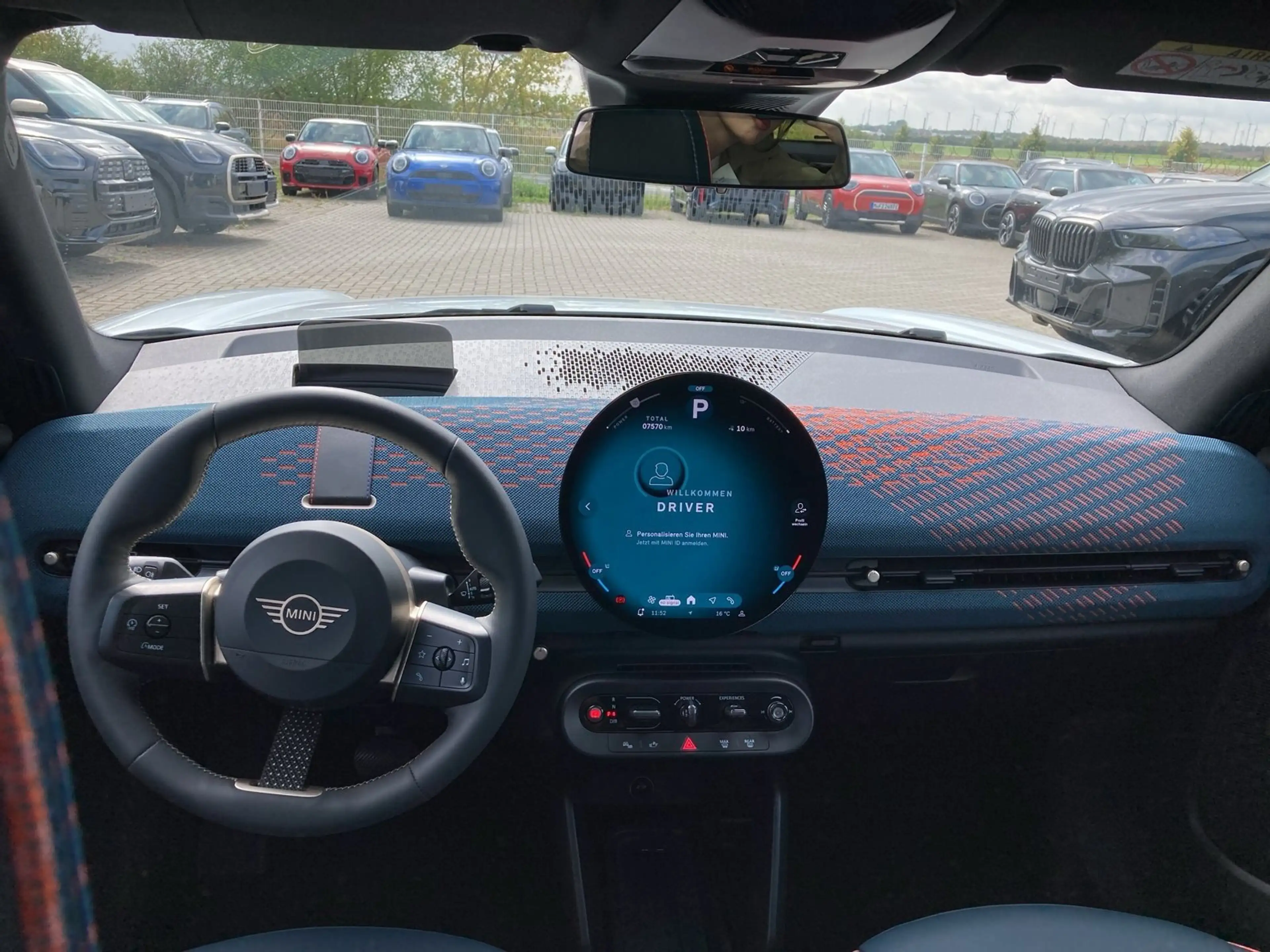MINI Aceman SE HeadUp Pano Navi HK HiFi PA+ DA JCW — photo 10