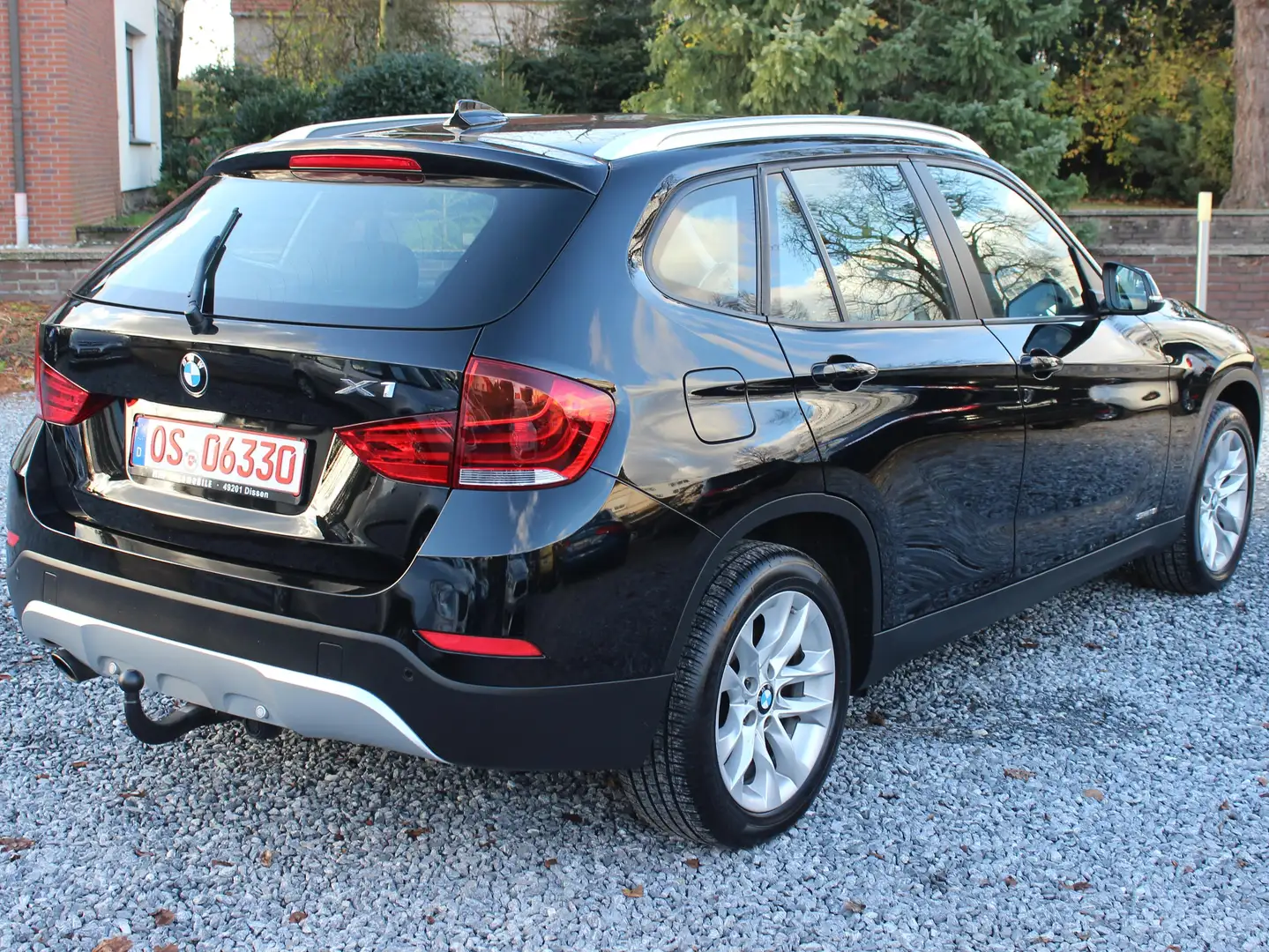 BMW X1 18 i sDrive*Steuerkette NEU*AHK*Finanzierung* Noir - 2