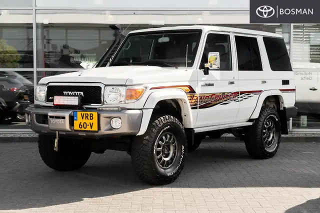 Toyota Land Cruiser GRJ76L 4.0 V6 LX LPG | 3X Difflock | Compressor |