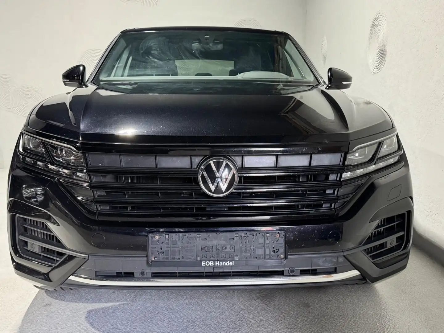 Volkswagen Touareg 4.0 V8 R-Line 4Motion Black Style Paket Zwart - 2