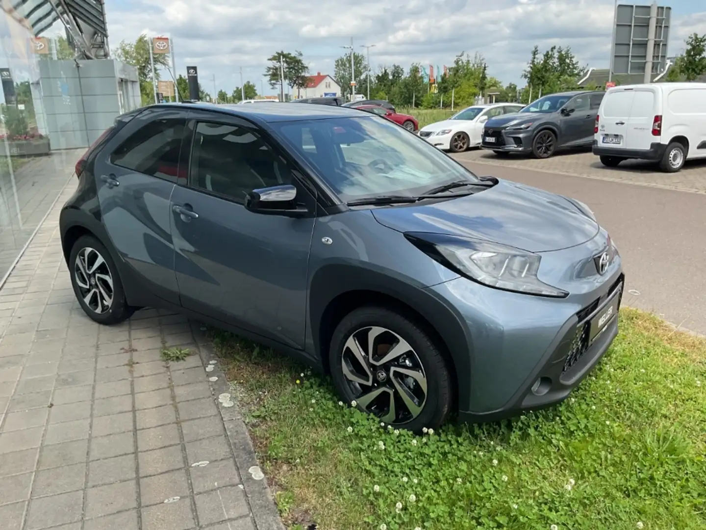 Toyota Aygo X Team D *ACC*Kamera*CarPlay*SHZ*Bi-Tone* Gris - 2