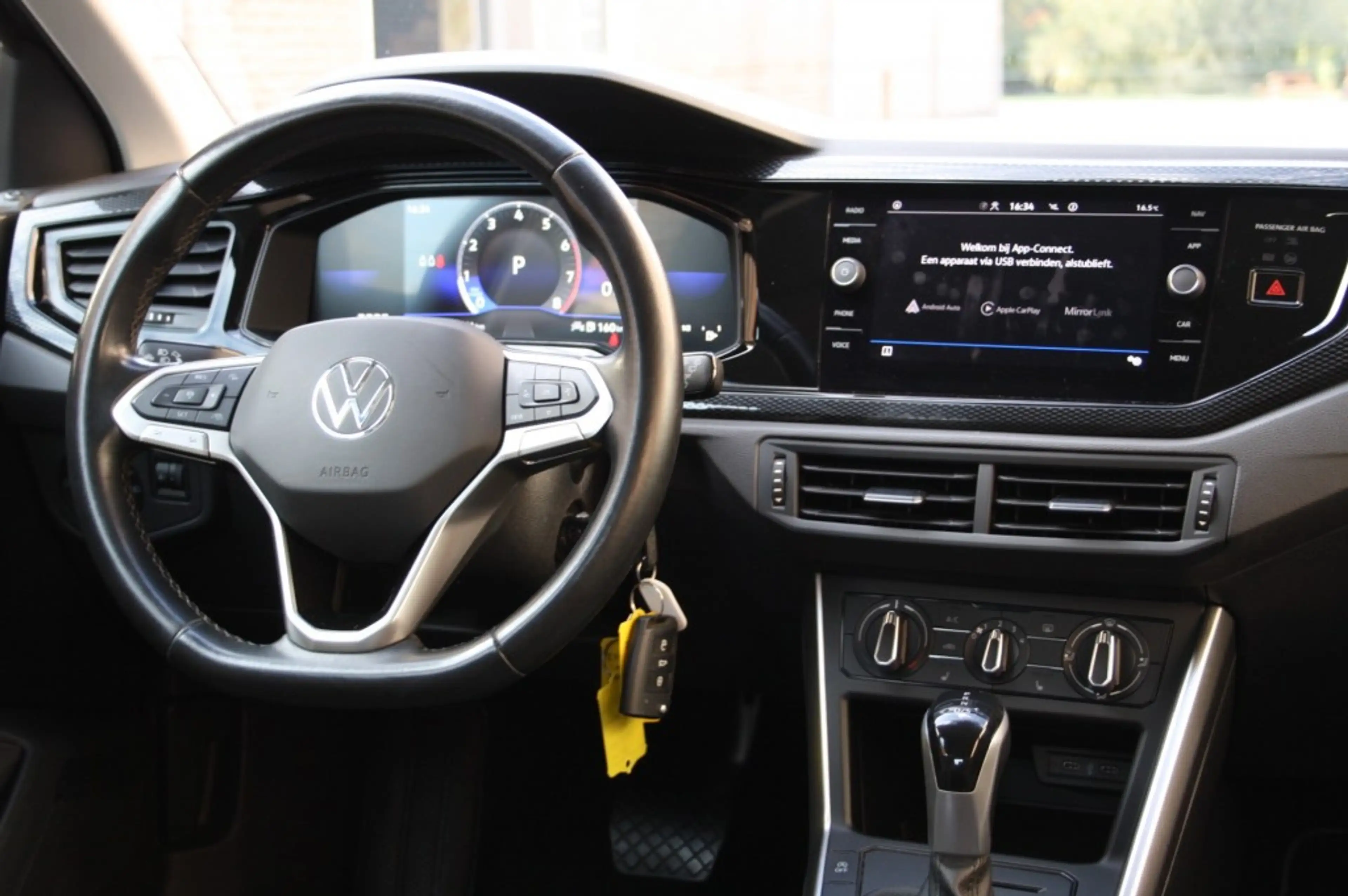 Volkswagen Polo 1.0 TSI Life Business / Carplay / ACC / BTW — photo 10