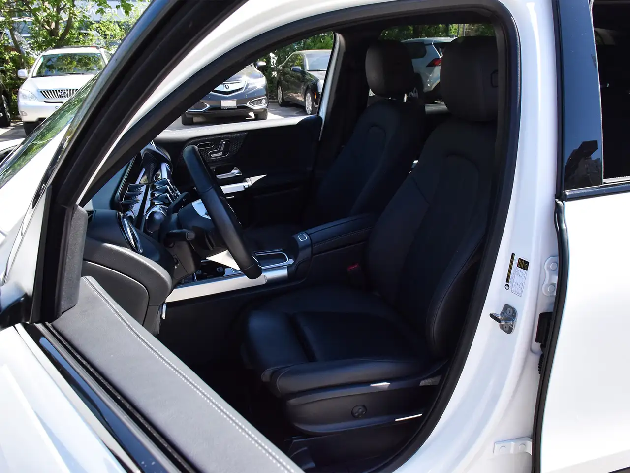 Mercedes-Benz GLB снимка Mercedes-Benz GLB