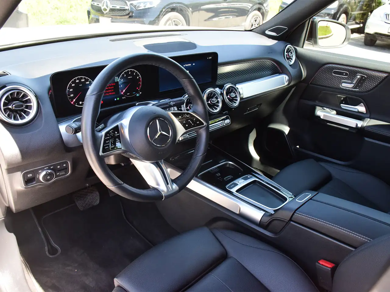 Mercedes-Benz GLB снимка Mercedes-Benz GLB