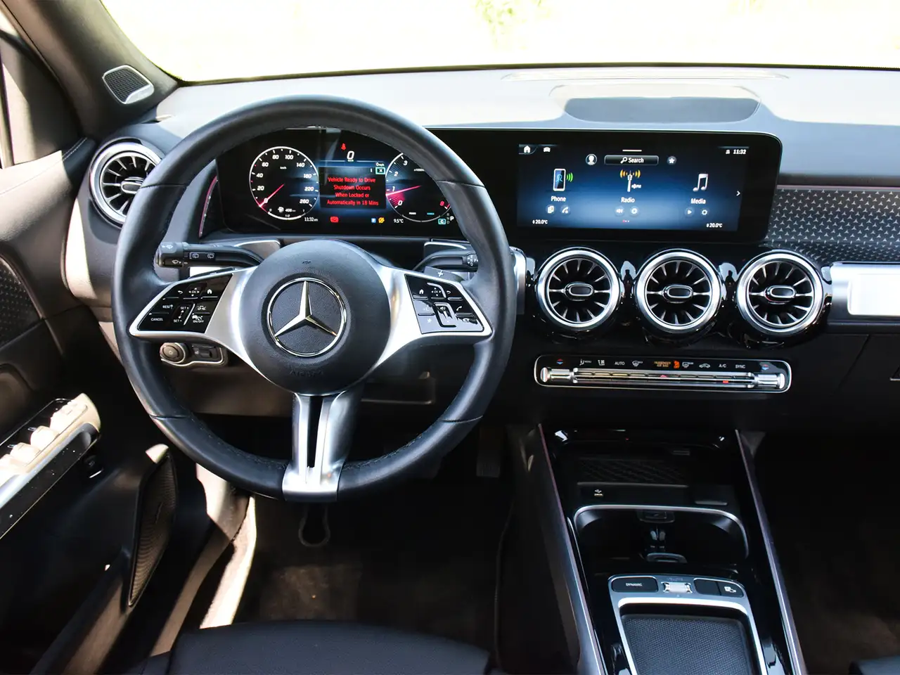 Mercedes-Benz GLB снимка Mercedes-Benz GLB