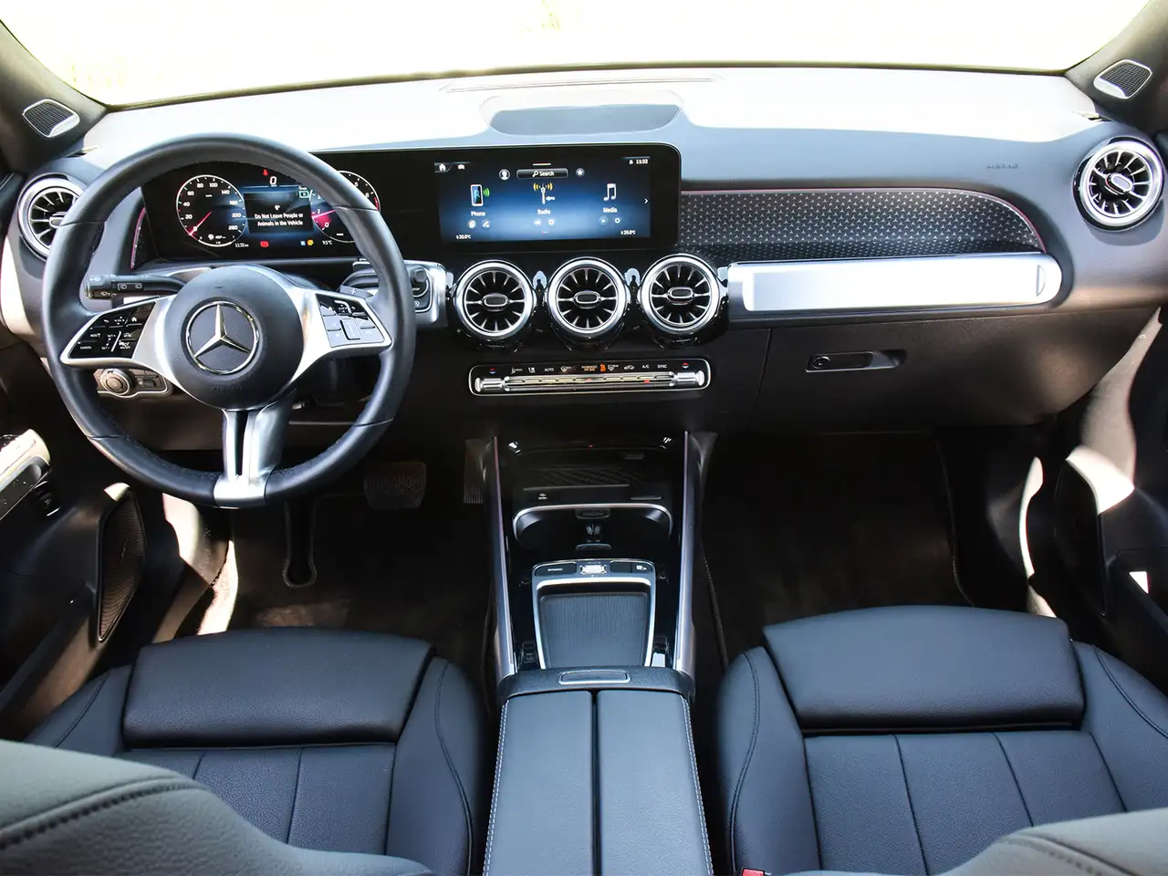 Mercedes-Benz GLB снимка Mercedes-Benz GLB