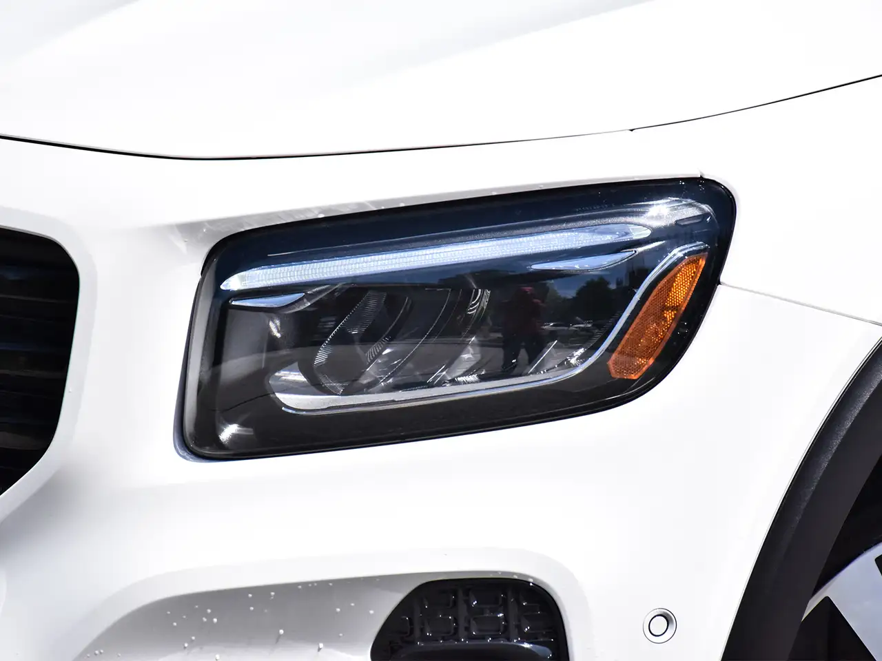 Mercedes-Benz GLB снимка Mercedes-Benz GLB