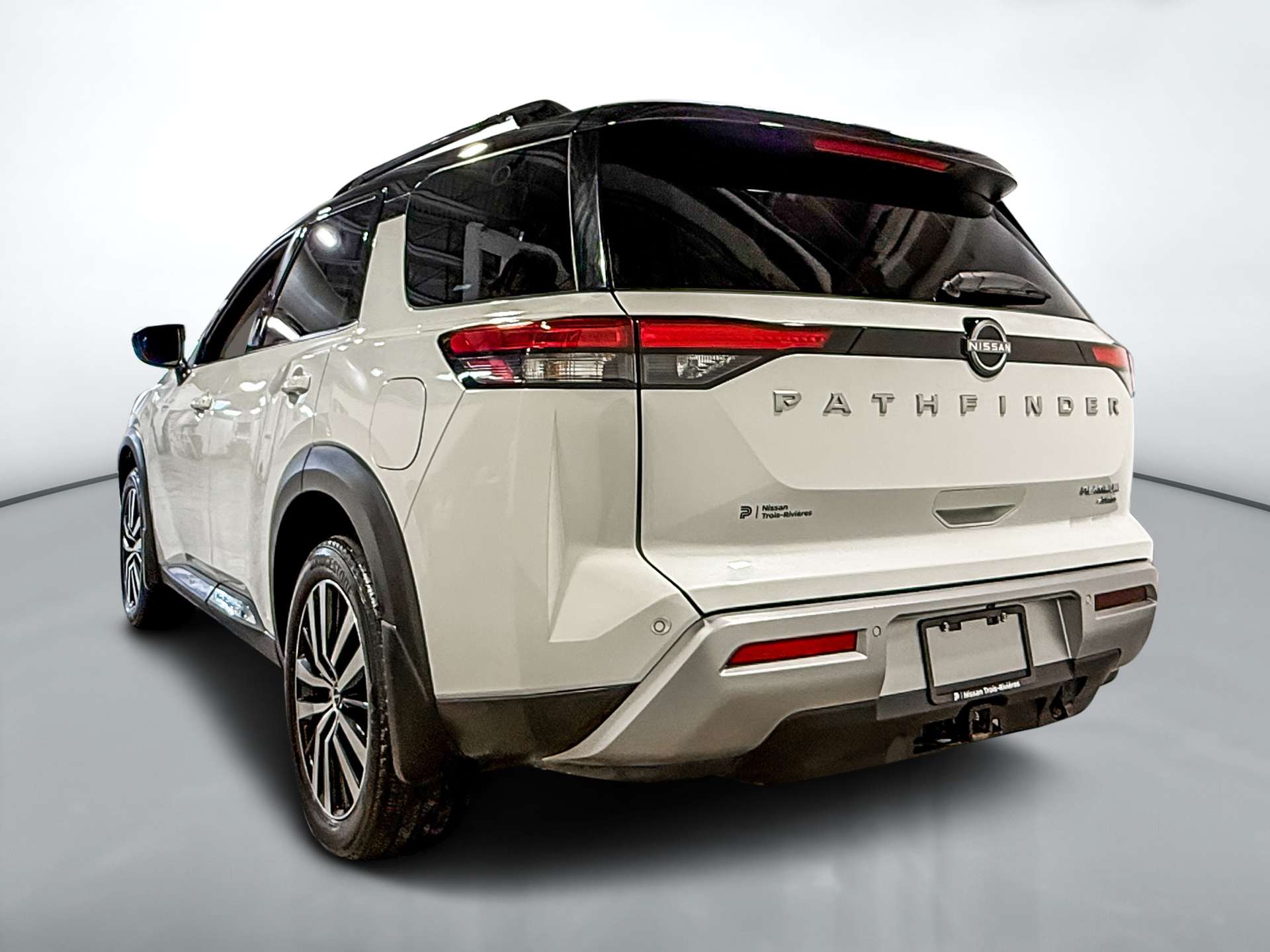 2025 Nissan Pathfinder Platinum — снимка 5