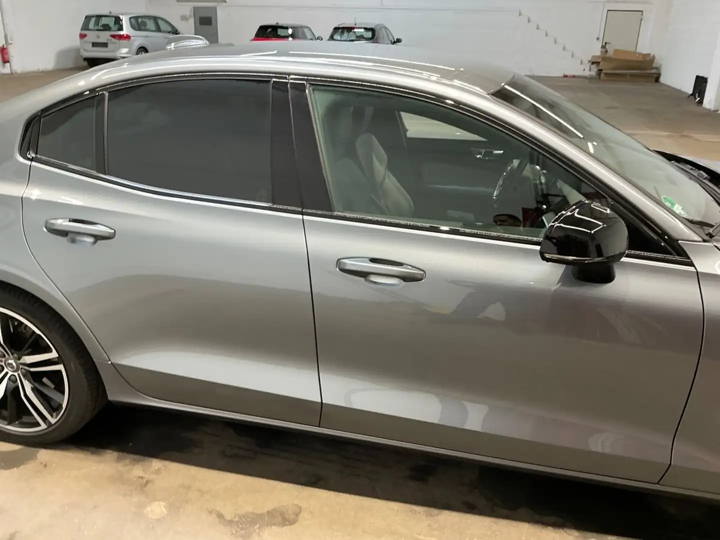 Volvo S60 2.0 B5 R-Design Grau - 2
