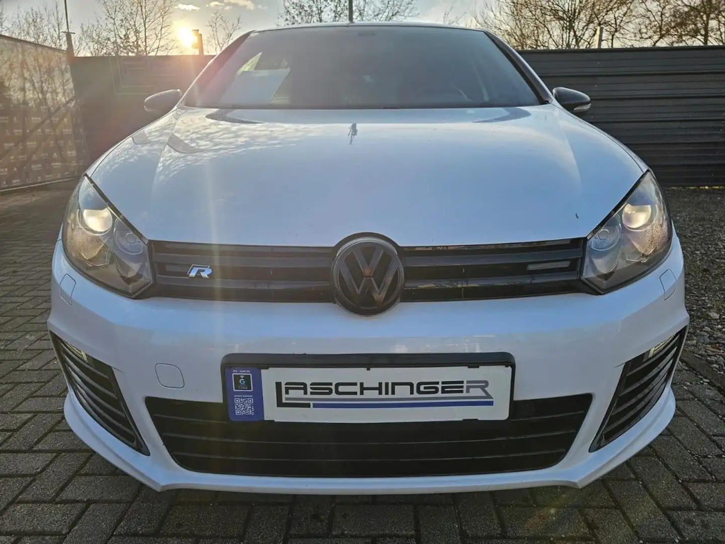 Volkswagen Golf VI R 2.0 4Motion XENON NAVI KAM SHZ TEMPO Weiß - 2