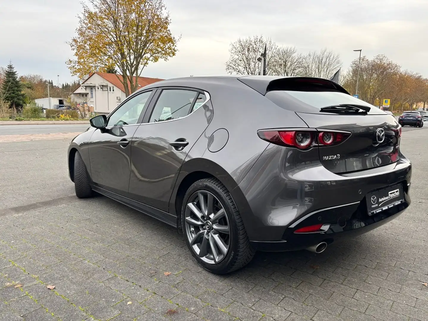 Mazda 3 SKYACTIV-G 2.0 M Hybrid Selection Automatik Grau - 2