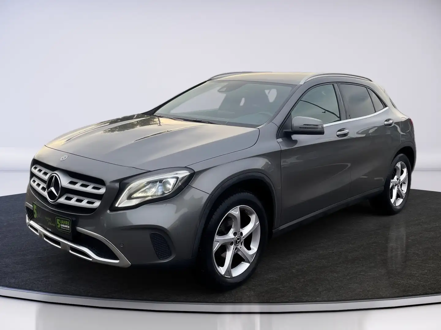 Mercedes-Benz GLA 180 Automatik Navi*Premium Paket*KlimaAT* Grau - 2
