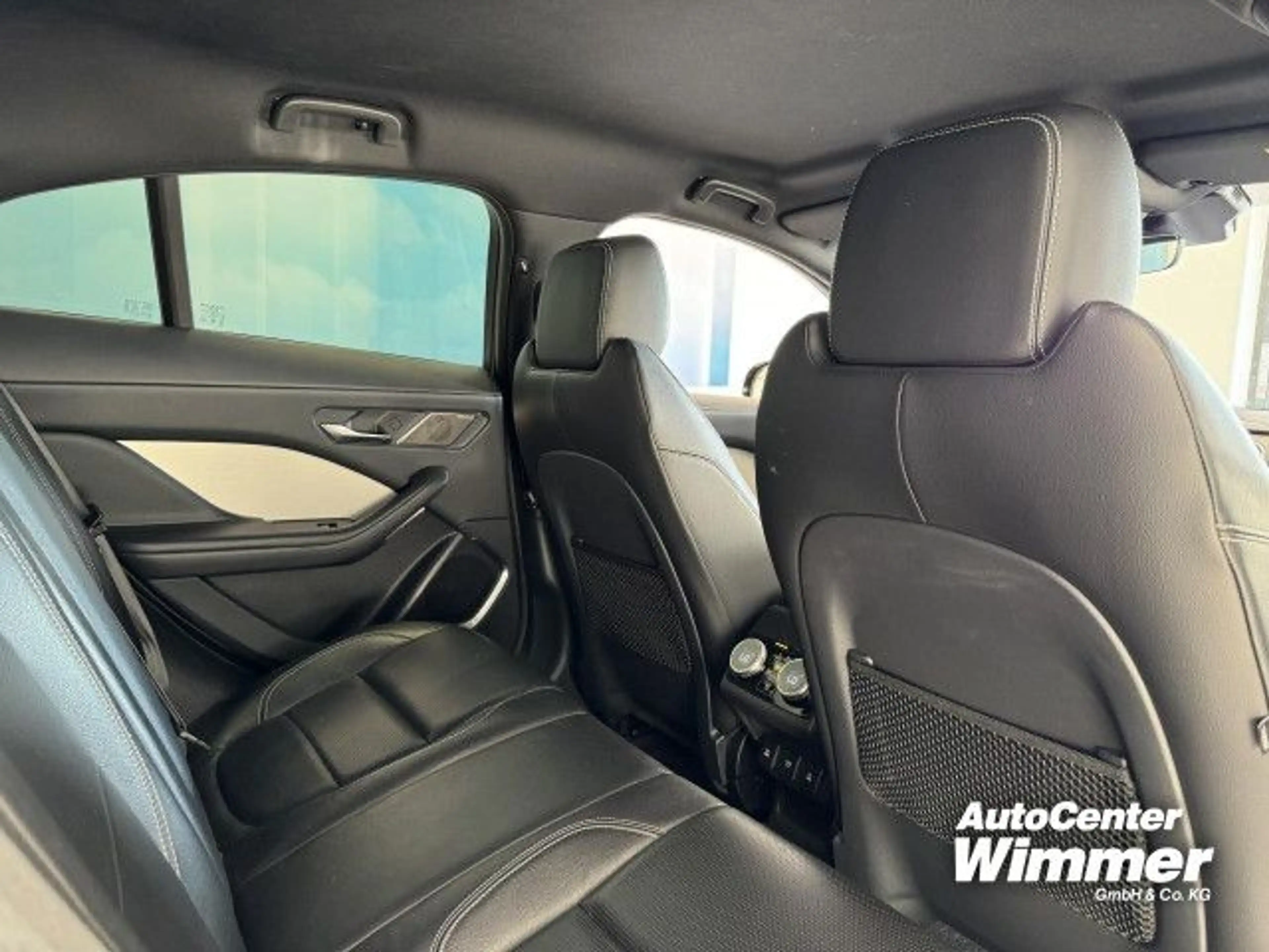 Jaguar I-Pace EV400 AWD SE BlackPack Luftfederung HUD LED — photo 13