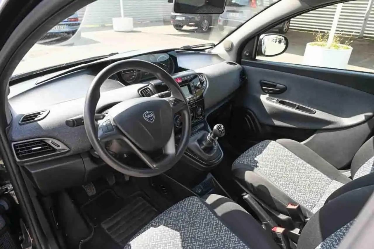 Lancia Ypsilon 2021 — фото 8