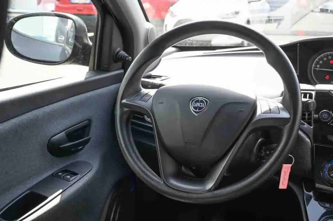 Lancia Ypsilon 2021 — фото 12
