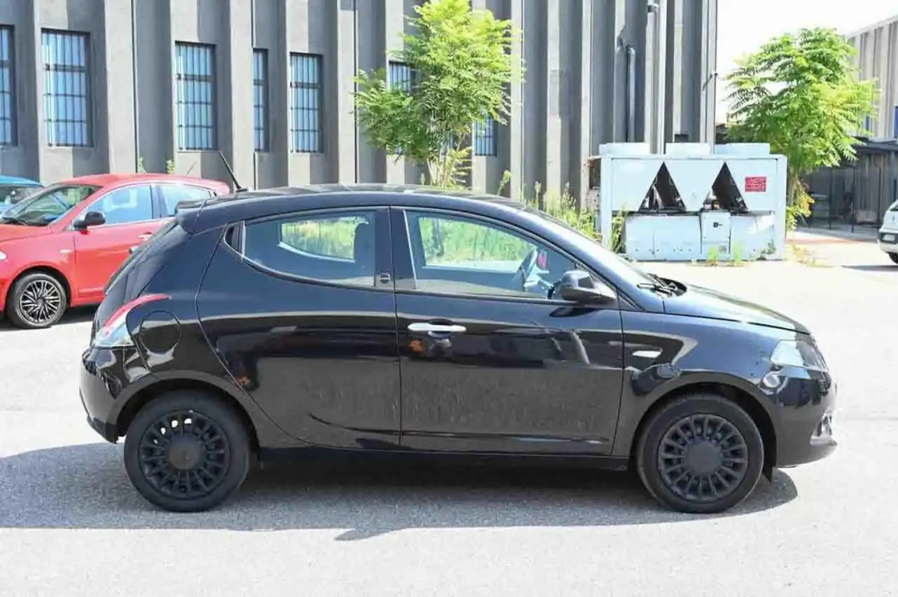 Lancia Ypsilon 2021 — фото 17