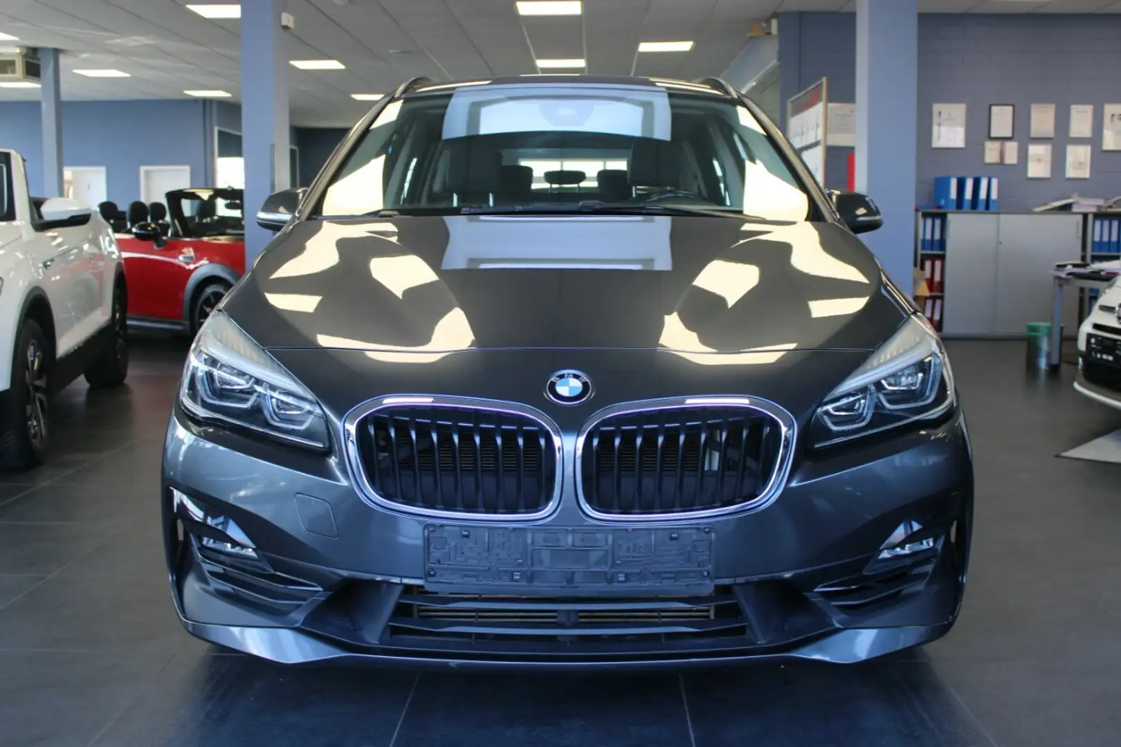 BMW 220 Aut. Sport Line - 7-Sitzer - Grau - 2