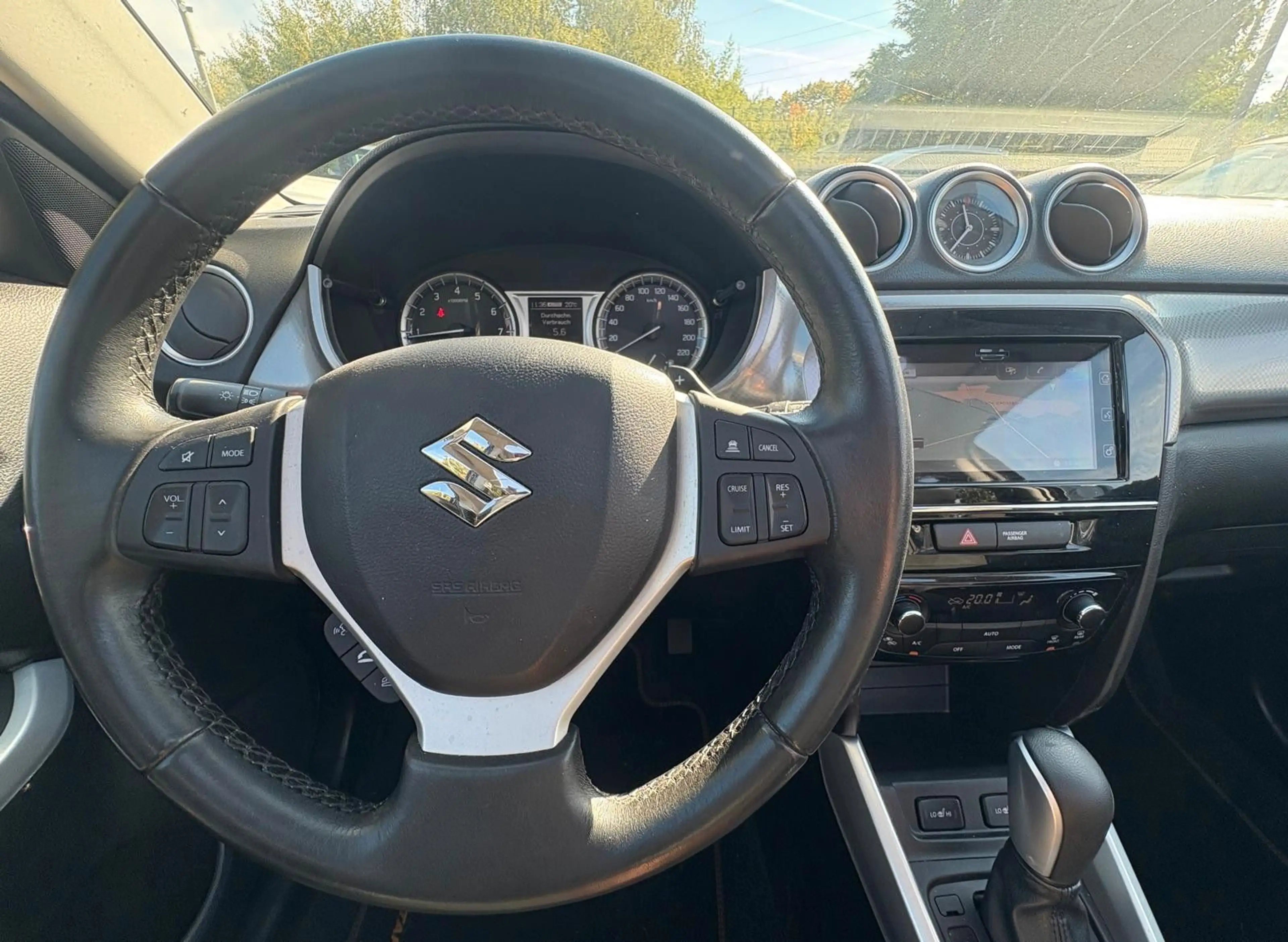 Suzuki Vitara 4x4 Automatik Pano*ACC*Navi*SitzHz. — photo 11