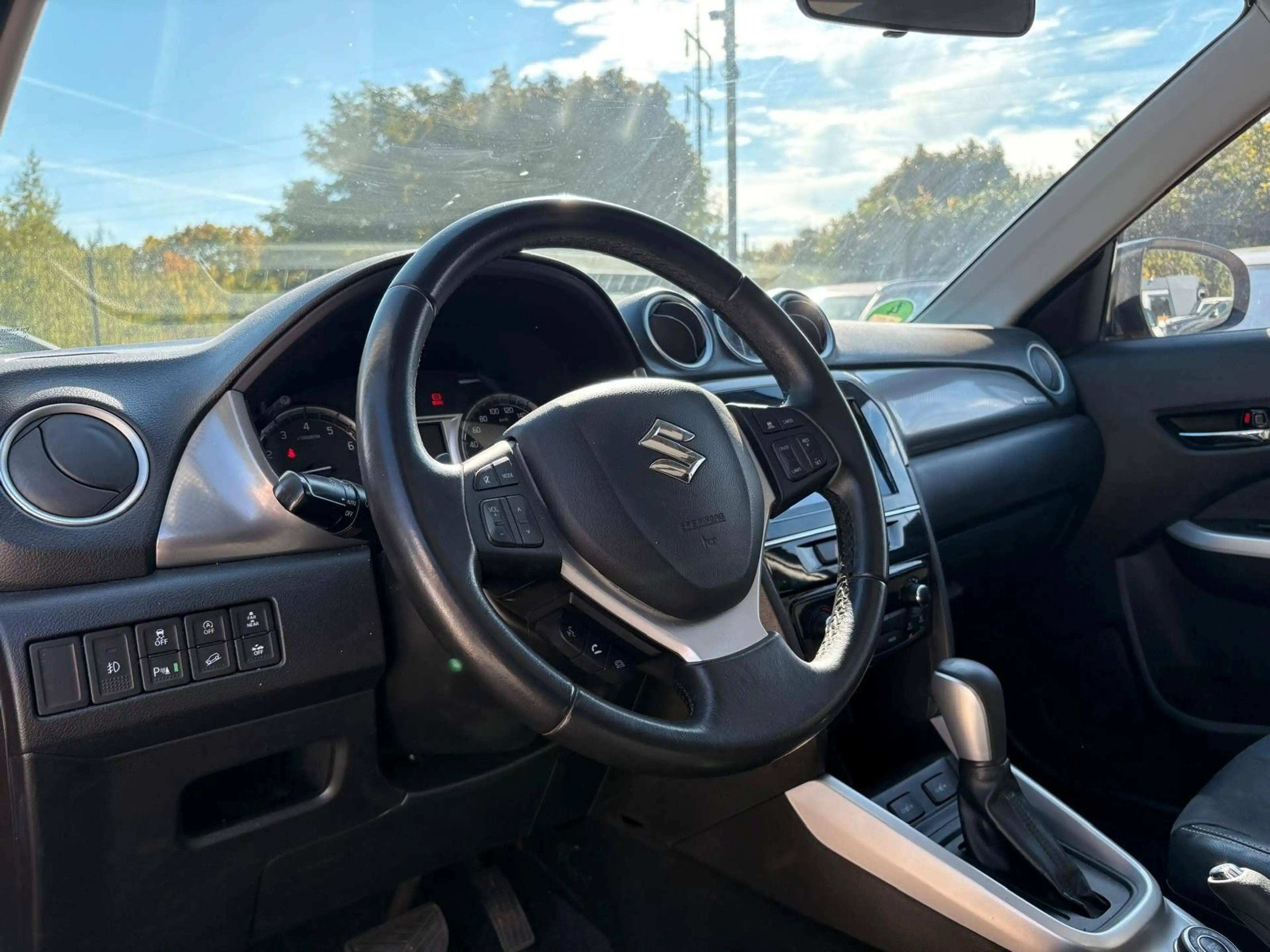 Suzuki Vitara 4x4 Automatik Pano*ACC*Navi*SitzHz. — photo 8