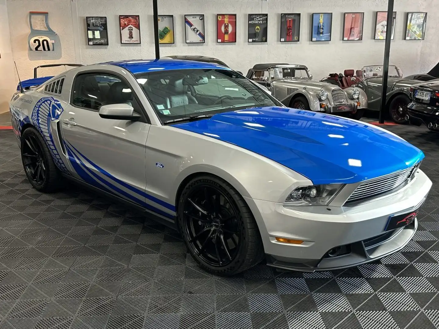 Ford Mustang GT C/S California Special Plateado - 2