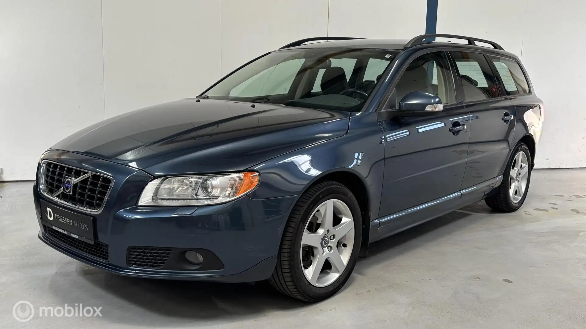 Volvo V70 2.5T Momentum AUTOMAAT / YOUNGTIMER Kék - 1