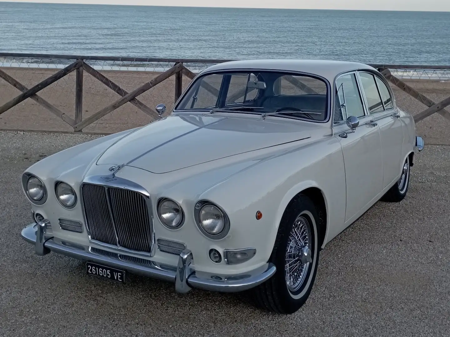 Jaguar 420 Bianco - 1