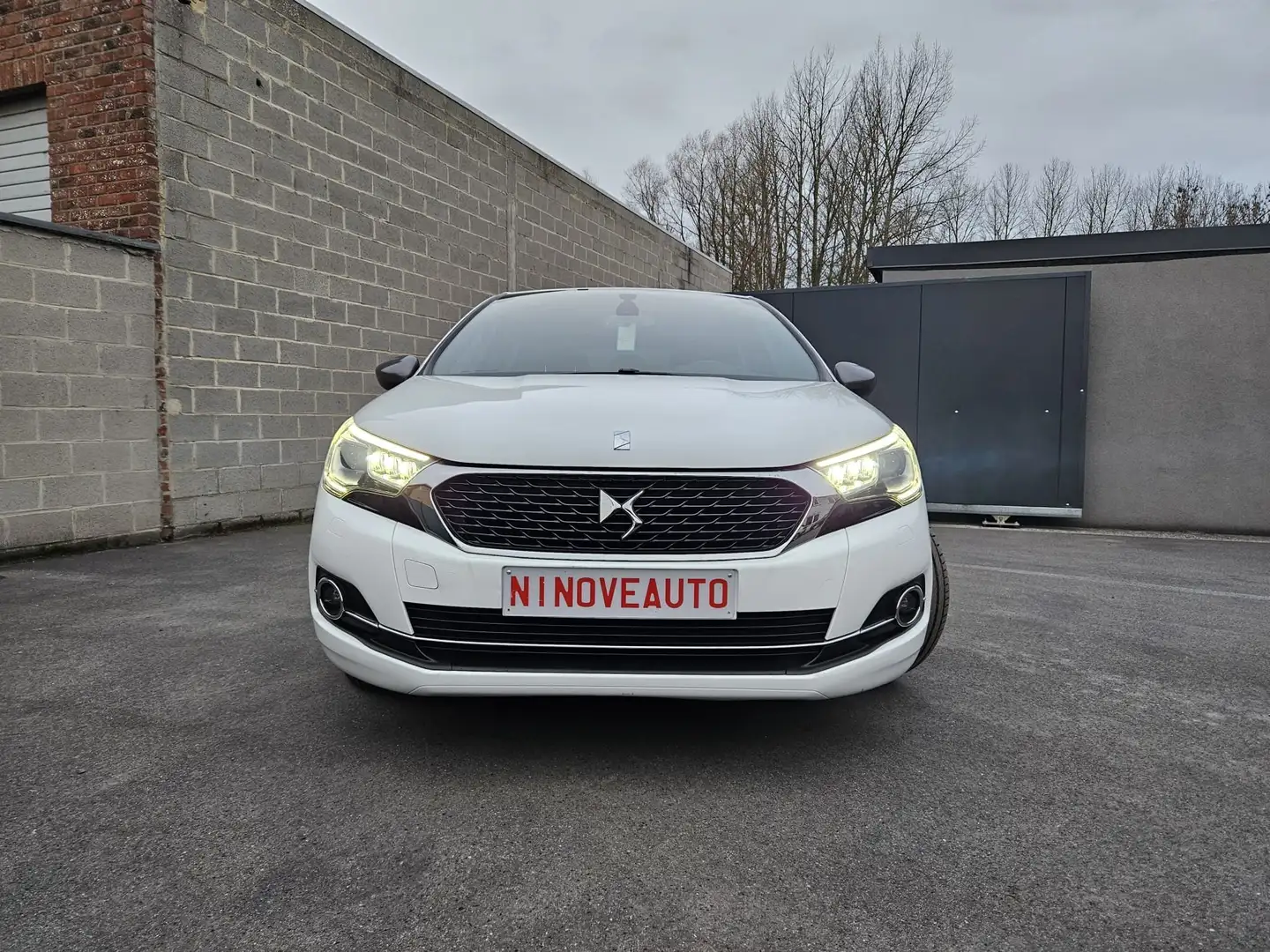 DS Automobiles DS 4 1.6d BlueHDi Be Chic S* NAV PARKSENSO CRUISE CONTR Wit - 2