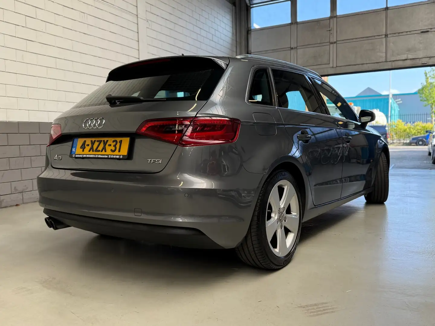 Audi A3 Sportback 1.4 TFSI Ambition Pro Line S Grijs - 2