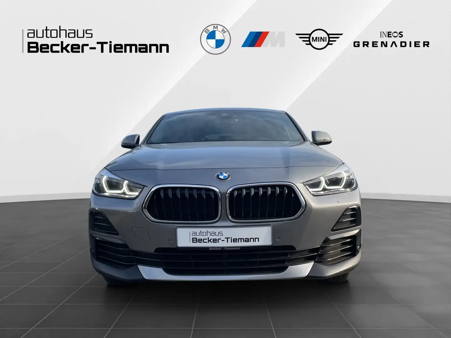 BMW X2 sDrive18d *AUT.*M SPORTLENKRAD*NAVI.PLUS*KAMERA* Grijs - 2