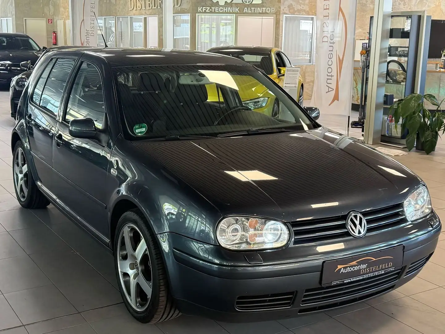 Volkswagen Golf 1,8 T 20V ALU 17`Klima HU 04/2026 Blau - 1