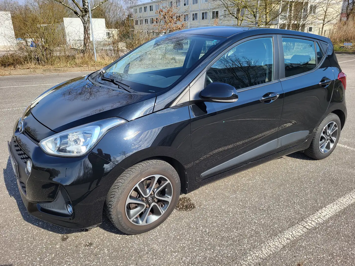 Hyundai i10 1.2  *KLIMA*1.HAND*TEMPO*SHZ*ALU*TÜV_NEU* Schwarz - 1