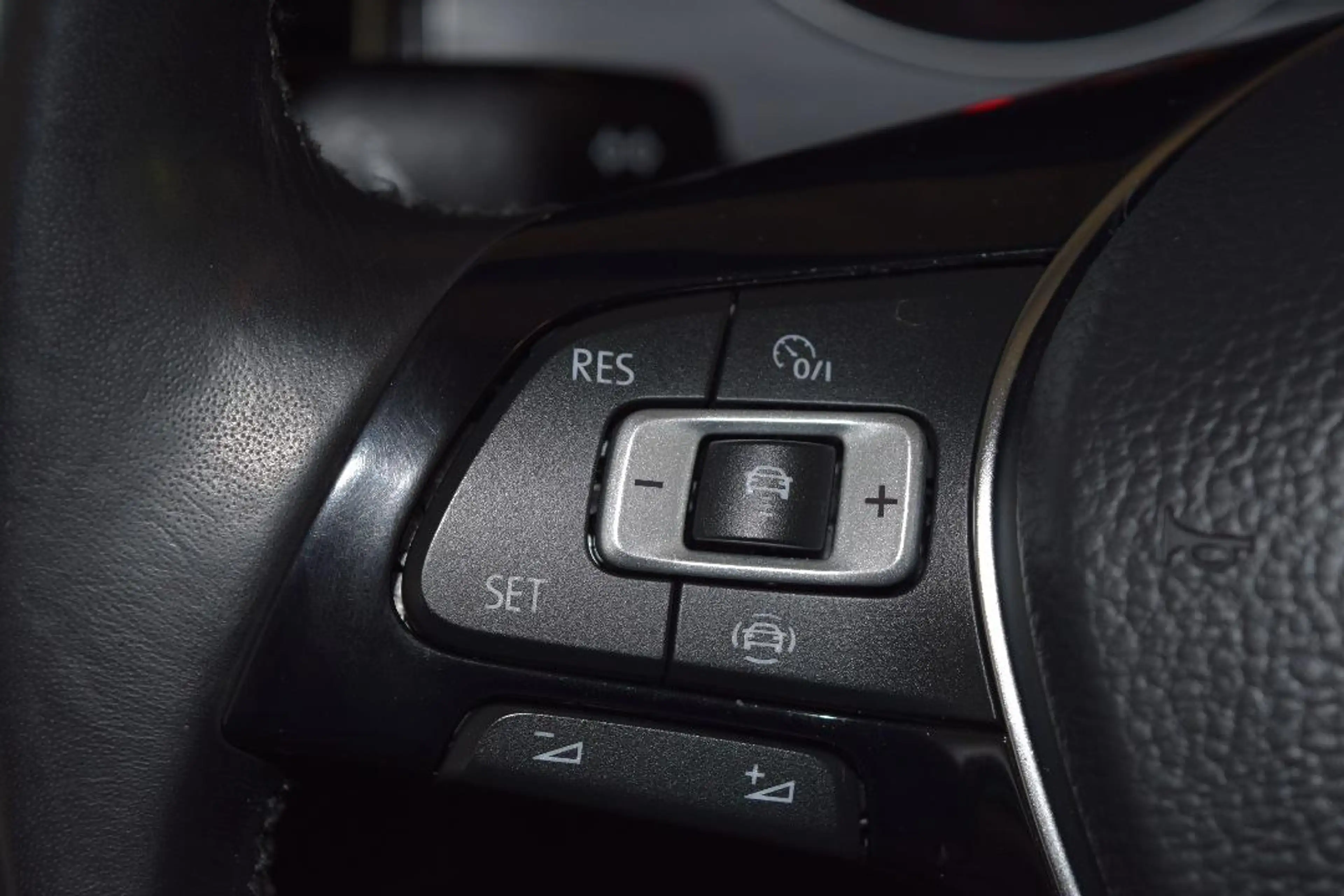 Volkswagen Golf Sportsvan Comfortline 1.5 TSI AHK Navi ACC LED — photo 19