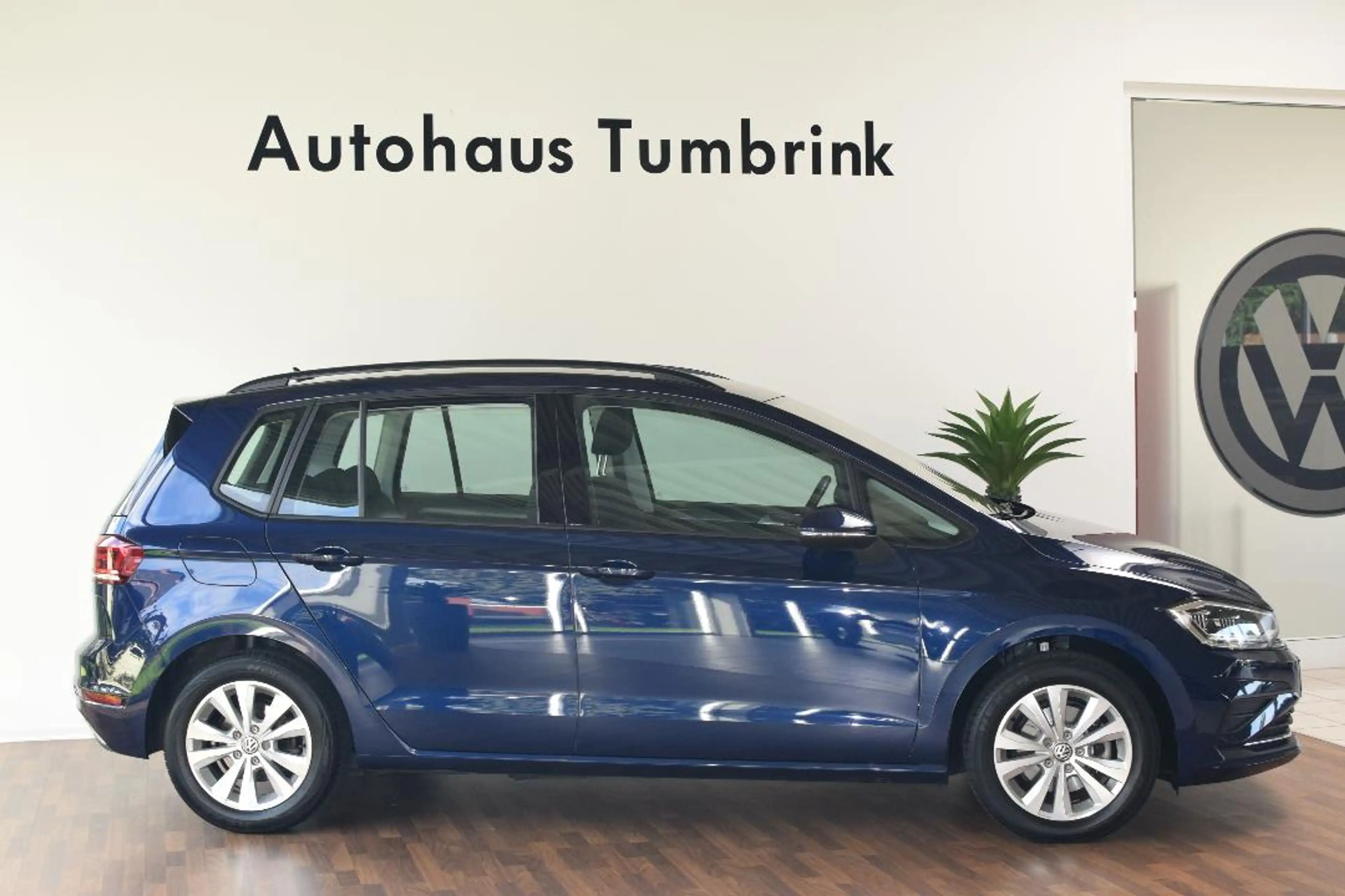 Volkswagen Golf Sportsvan Comfortline 1.5 TSI AHK Navi ACC LED — photo 2