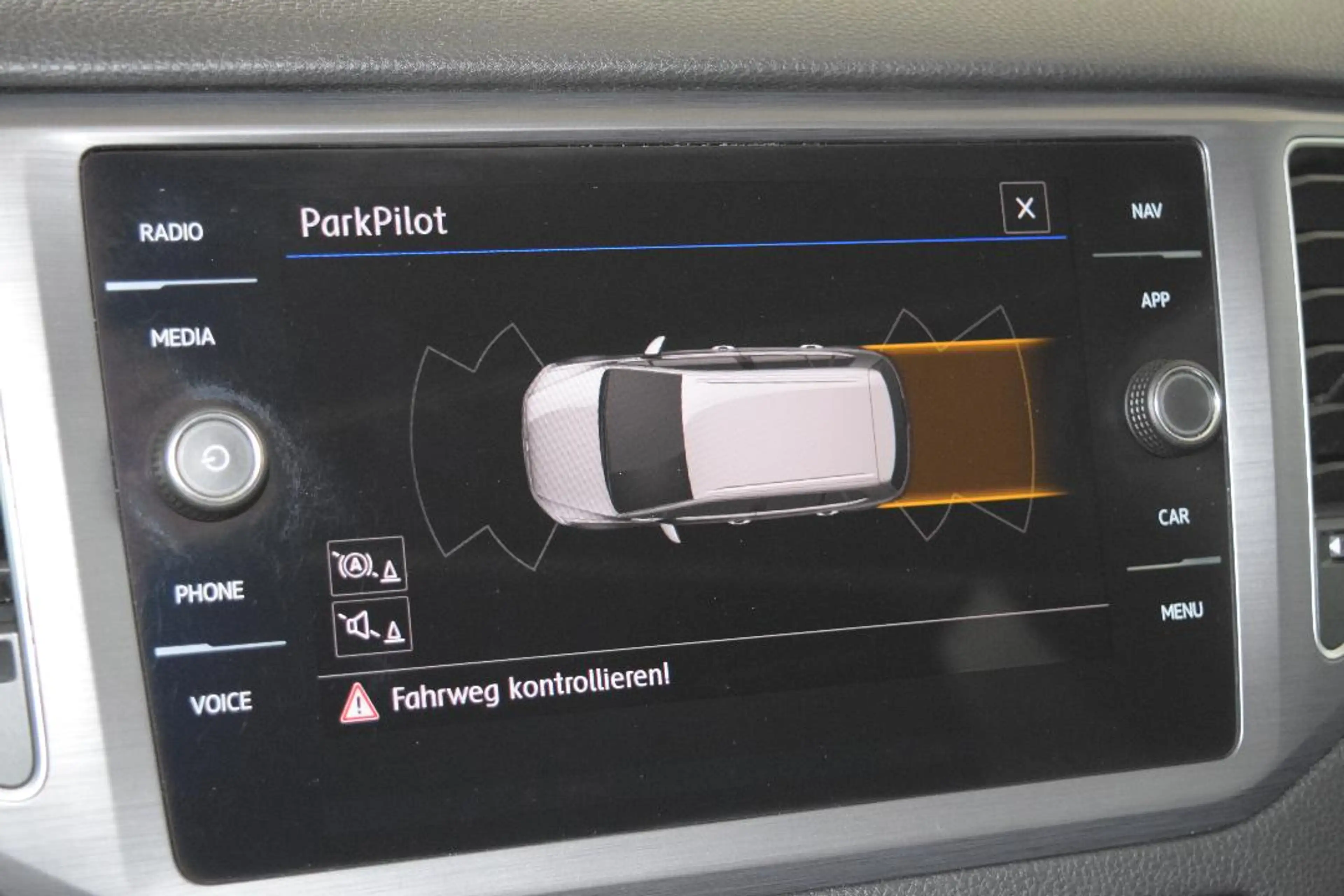 Volkswagen Golf Sportsvan Comfortline 1.5 TSI AHK Navi ACC LED — photo 12
