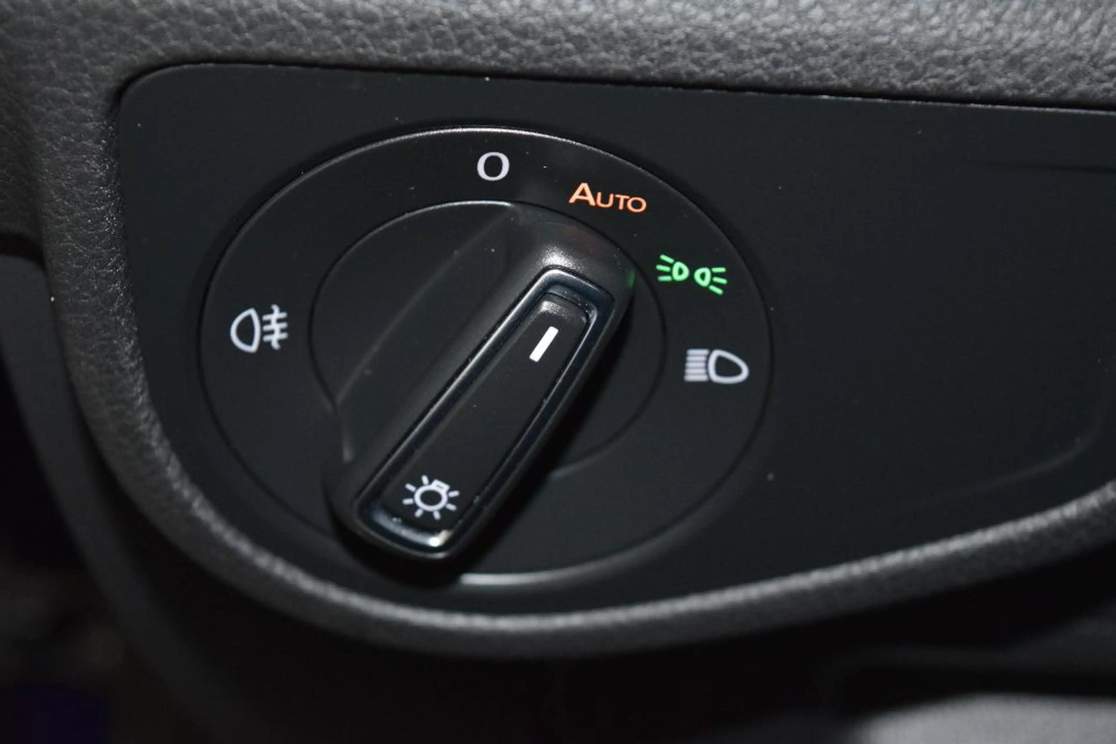 Volkswagen Golf Sportsvan Comfortline 1.5 TSI AHK Navi ACC LED — photo 18