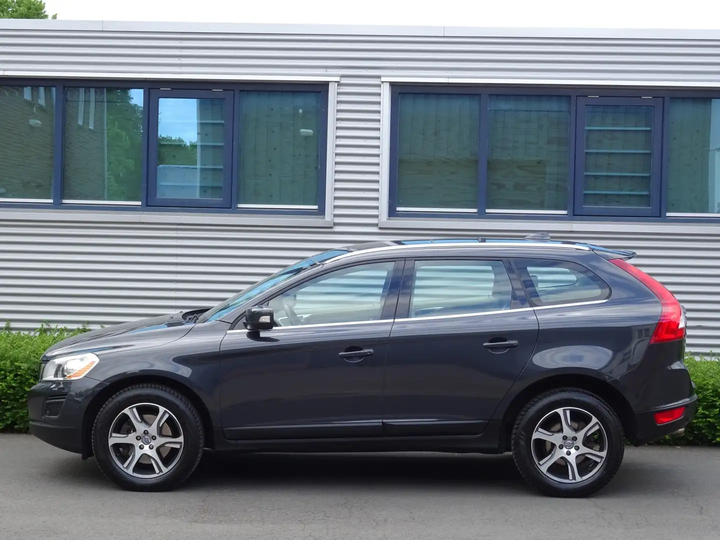 Volvo XC60 2.0 D4 5-Cilinder Geartronic Summum Pano Xenon Grijs - 2