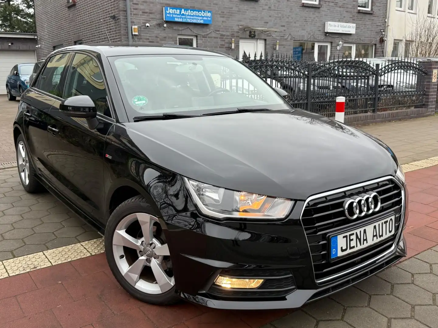 Audi A1 Sportback sport S line SHZ PDC Alu Schwarz - 1