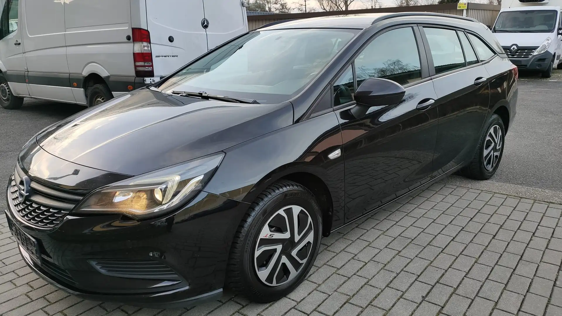 Opel Astra Astra 1.6 D (CDTI) Sports Tourer Euro 6 Noir - 1