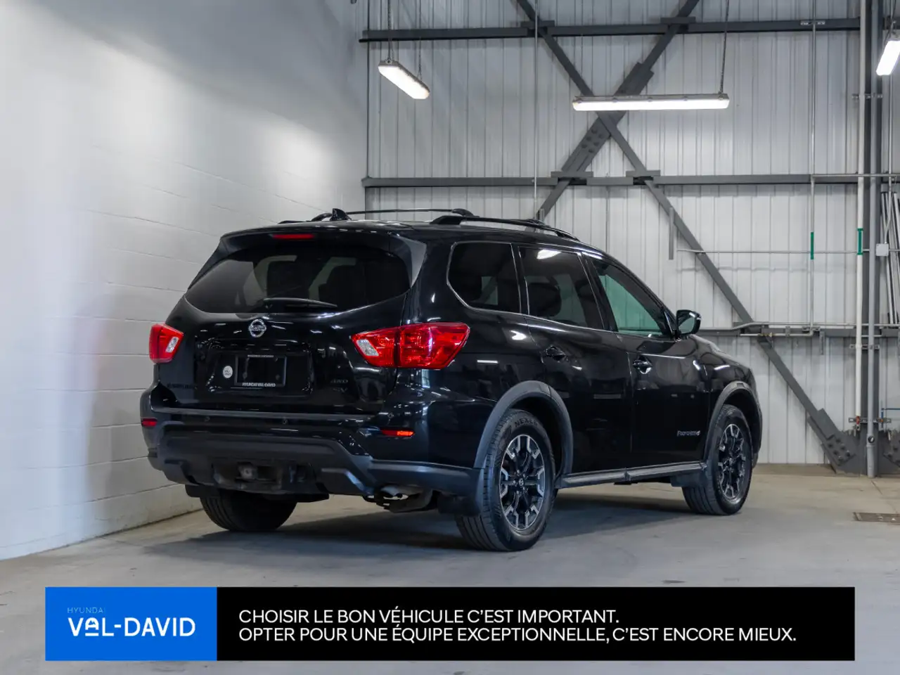 Nissan Pathfinder снимка Nissan Pathfinder