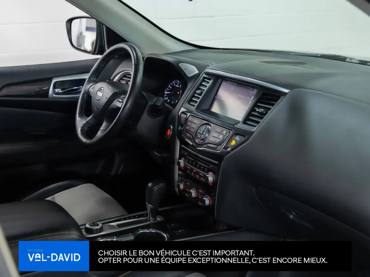Nissan Pathfinder снимка Nissan Pathfinder