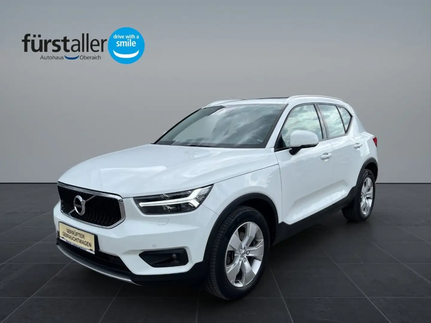 Volvo XC40 D3 AWD Geartronic Momentum Weiß - 1