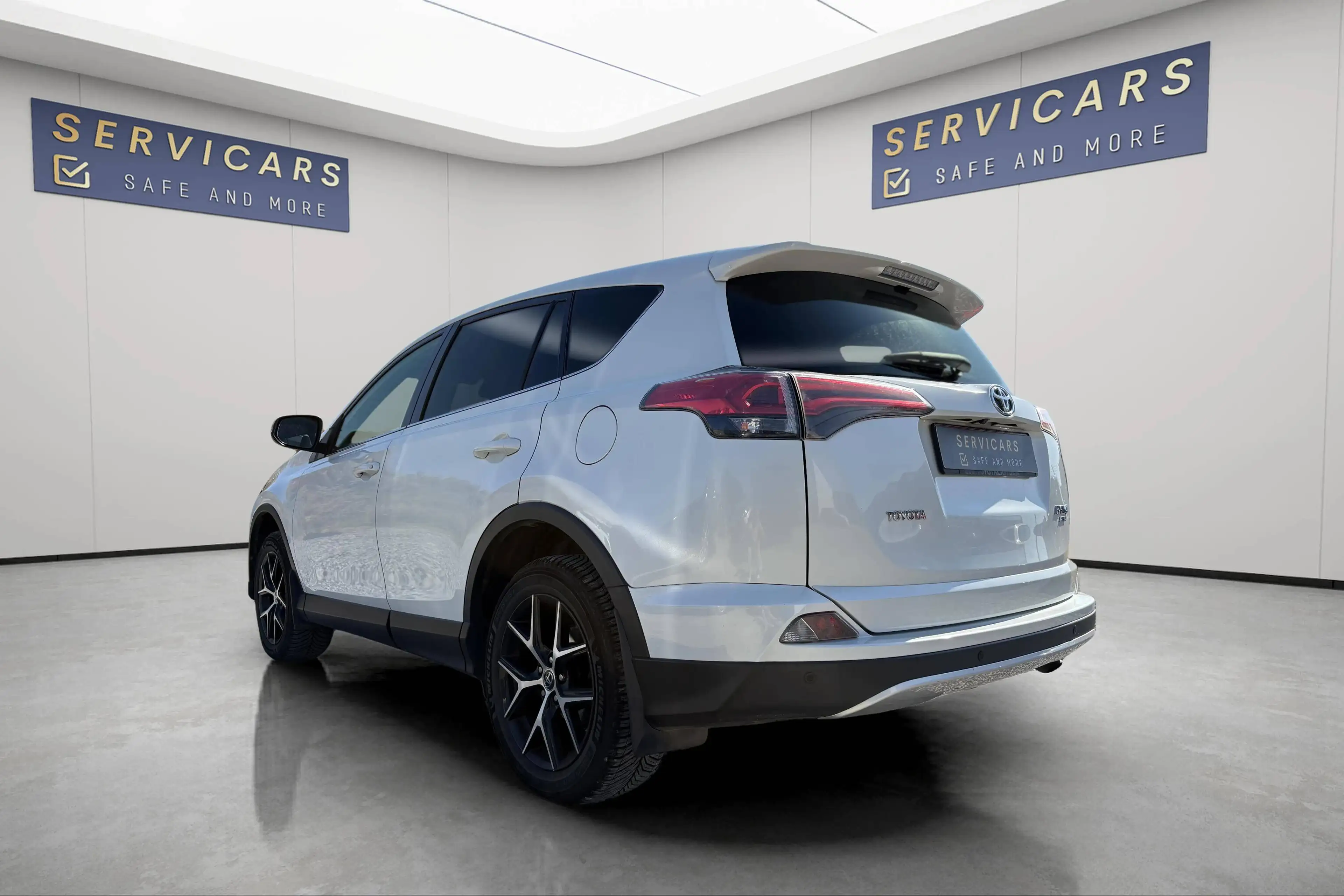 Toyota RAV 4 @ SERVICARS FLEURUS - Toyota RAV4 2.0i AWD Style Multidrive S - 1er propriétaire - 12 Mois de garantie — photo 8