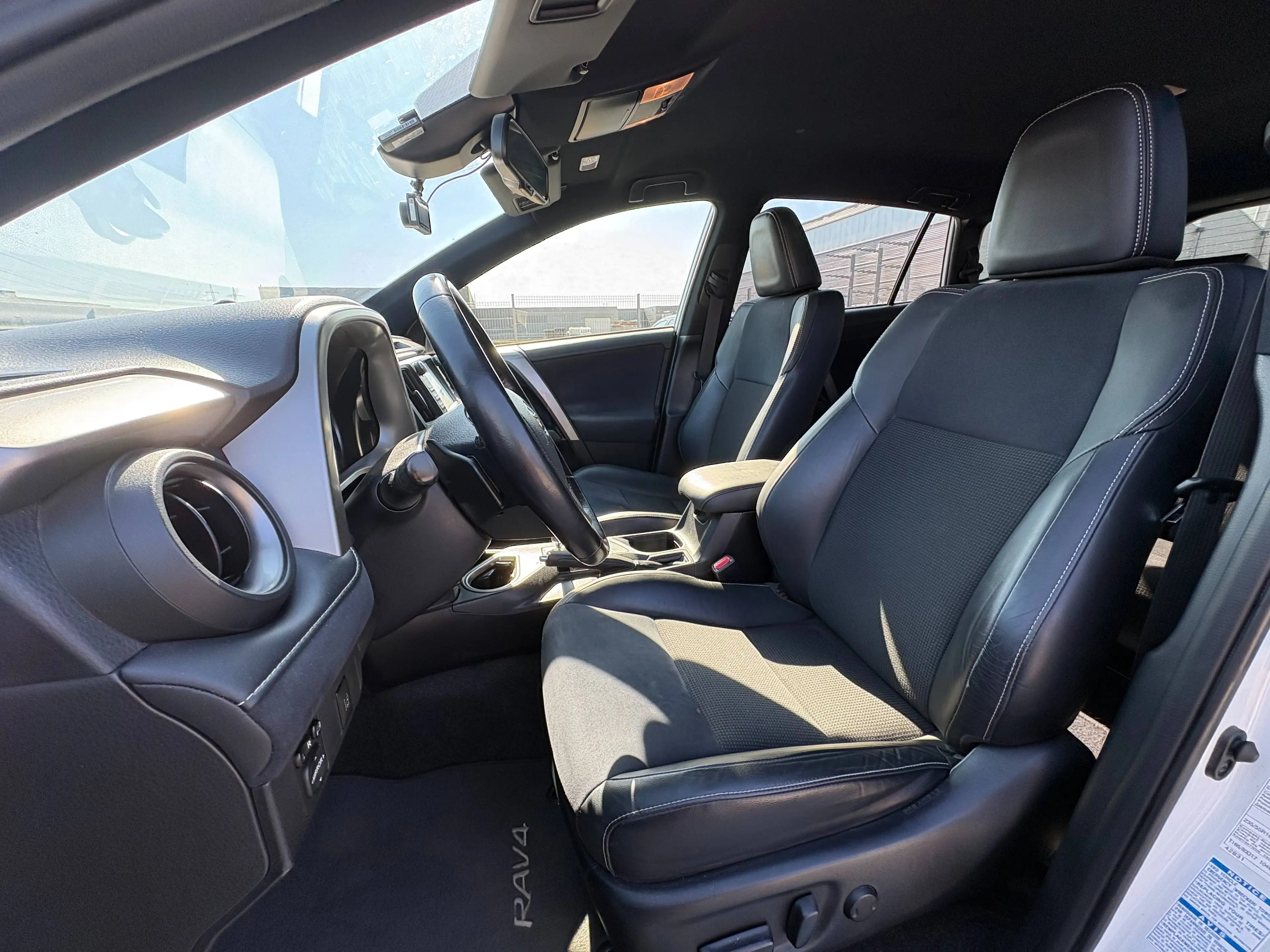 Toyota RAV 4 @ SERVICARS FLEURUS - Toyota RAV4 2.0i AWD Style Multidrive S - 1er propriétaire - 12 Mois de garantie — photo 13