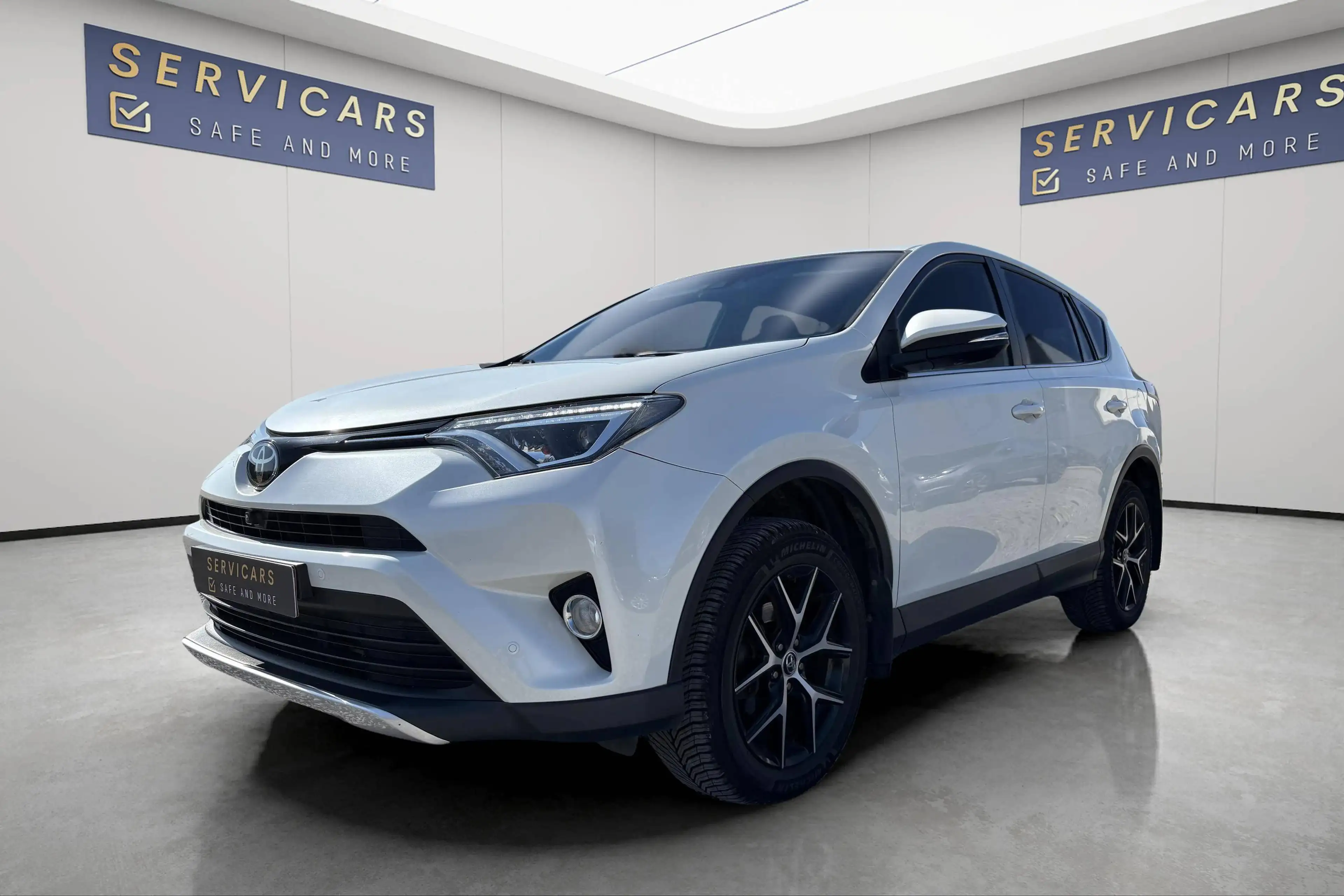 Toyota RAV 4 @ SERVICARS FLEURUS - Toyota RAV4 2.0i AWD Style Multidrive S - 1er propriétaire - 12 Mois de garantie