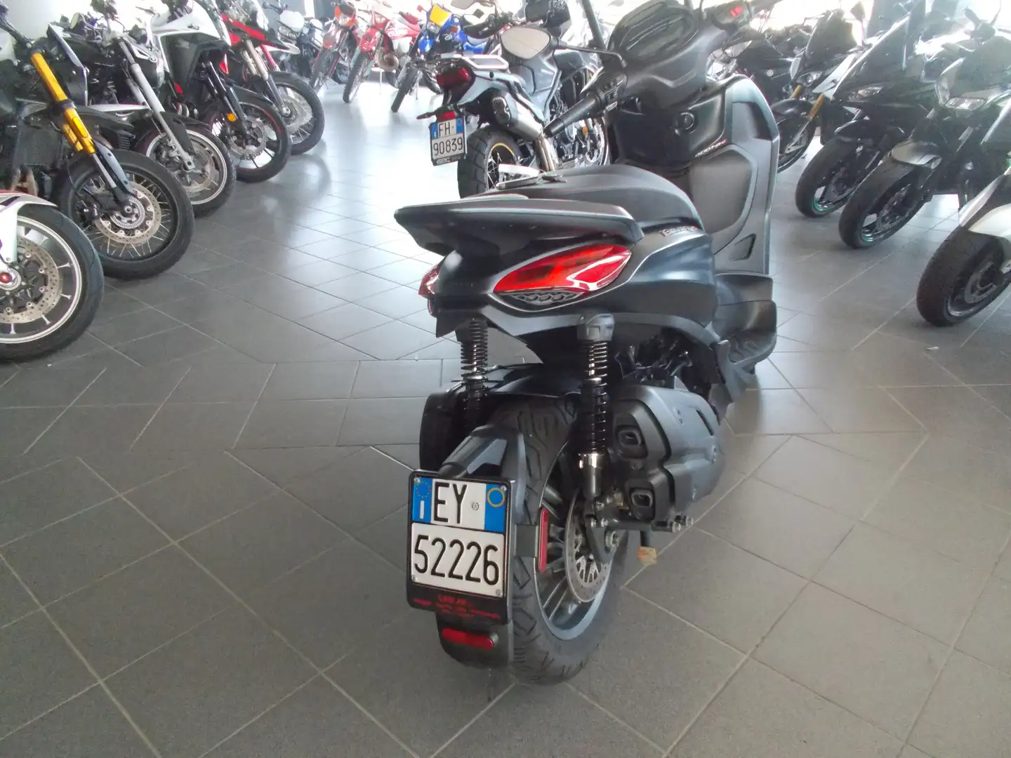 Piaggio Beverly 400 sport Nero - 2
